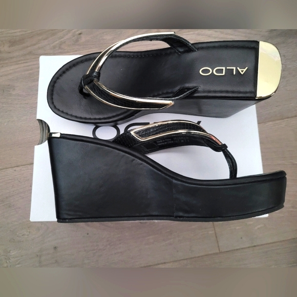 ALDO Wedge Thong Sandals - Picture 3 of 4